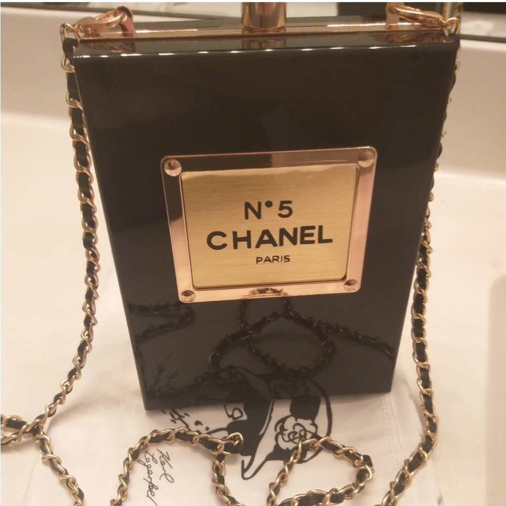 Just to share!!!!GORGEOUS COLLECTORS HANDBAG.